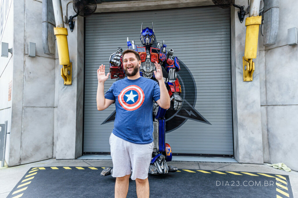 foto personagem optimus prime transformers universal studios