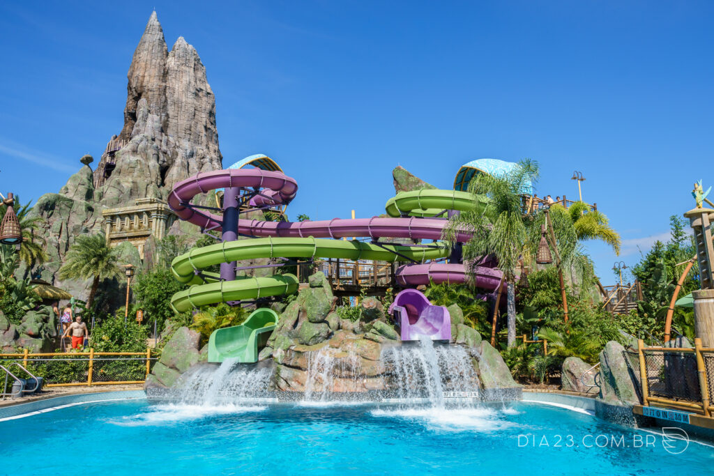 atração ohyah and ohno drop slides volcano bay