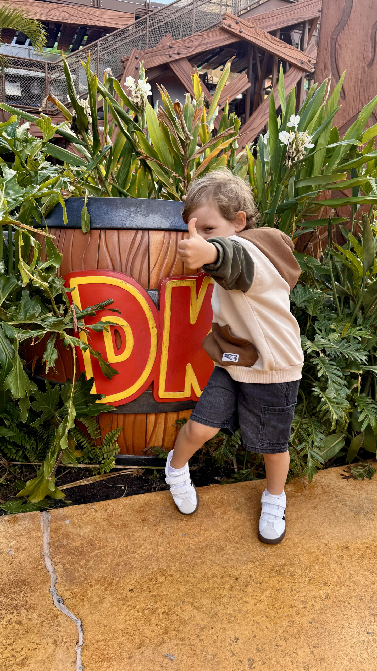 Sam na area do Donkey Kong no Epic Universe, Orlando