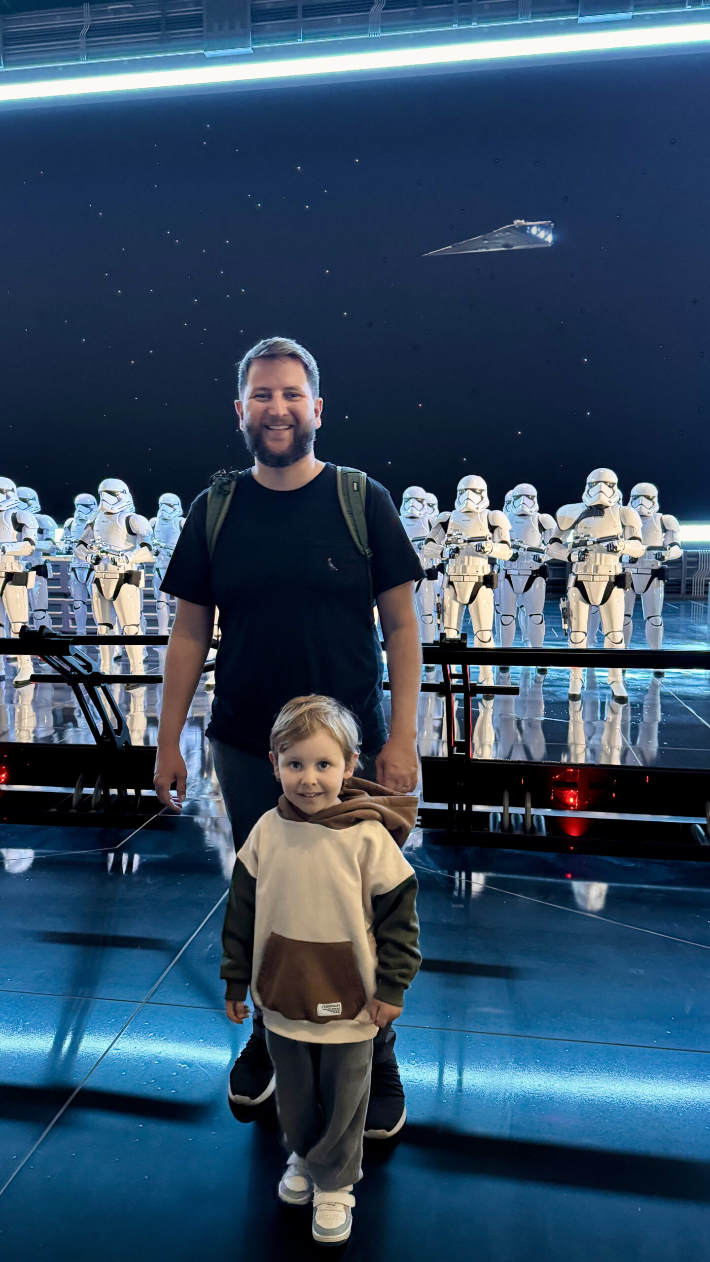 Rudi e Sam com os Stormtroopers da Galaxy's Edge no Hollywood Studios Disney World