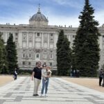 Rudi, Carol e Samuel nos jardins em frente ao Palácio Real de Madrid