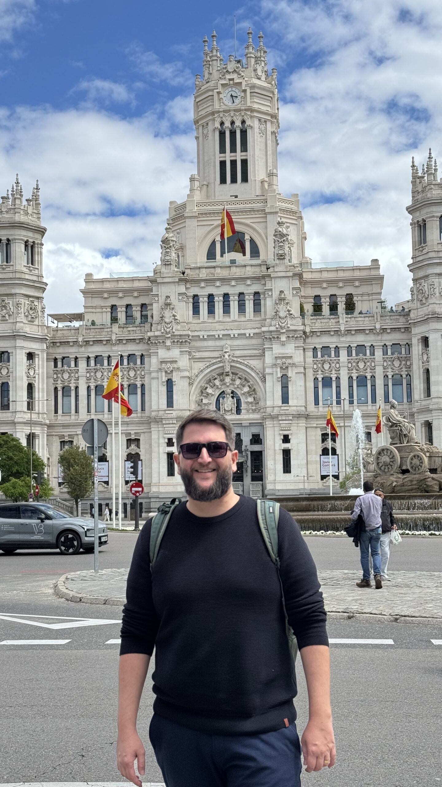 Rudi em frente ao Palácio de Cibeles em Madri