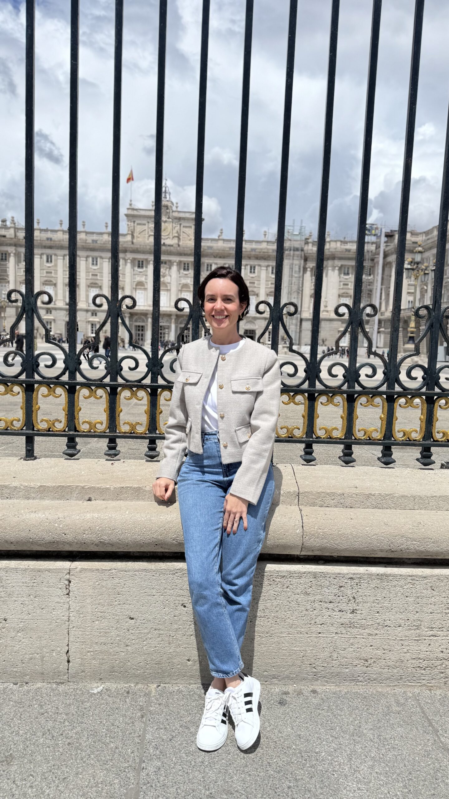 Carol em frente ao Palácio Real de Madri