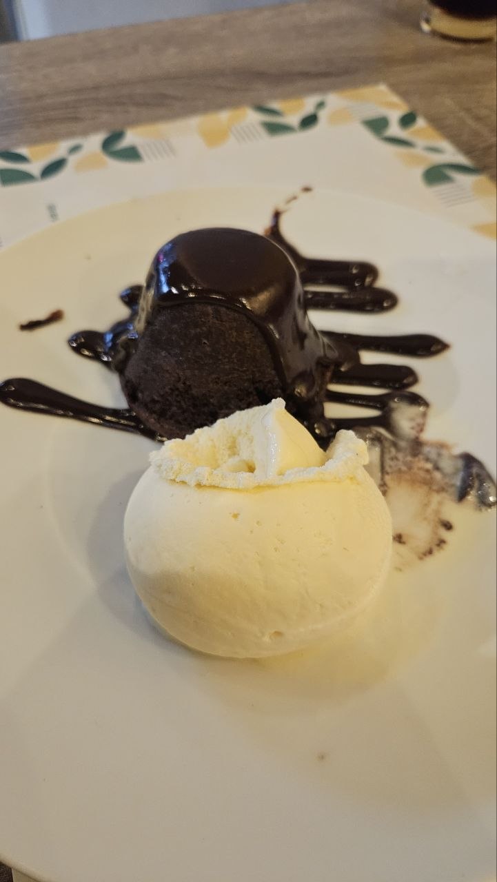 Petit gateau com sorvete de creme no Paço Real de Recife