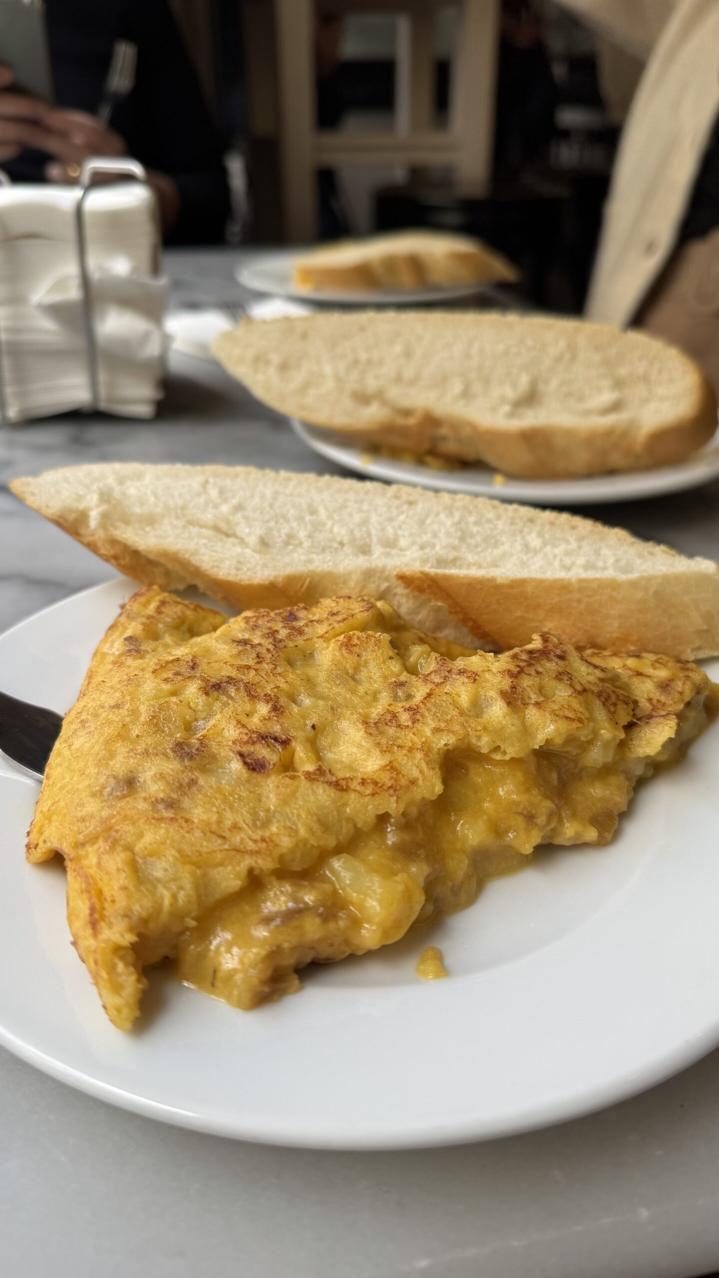 tortilha espanhola clássica no Pez Tortilla em Madri