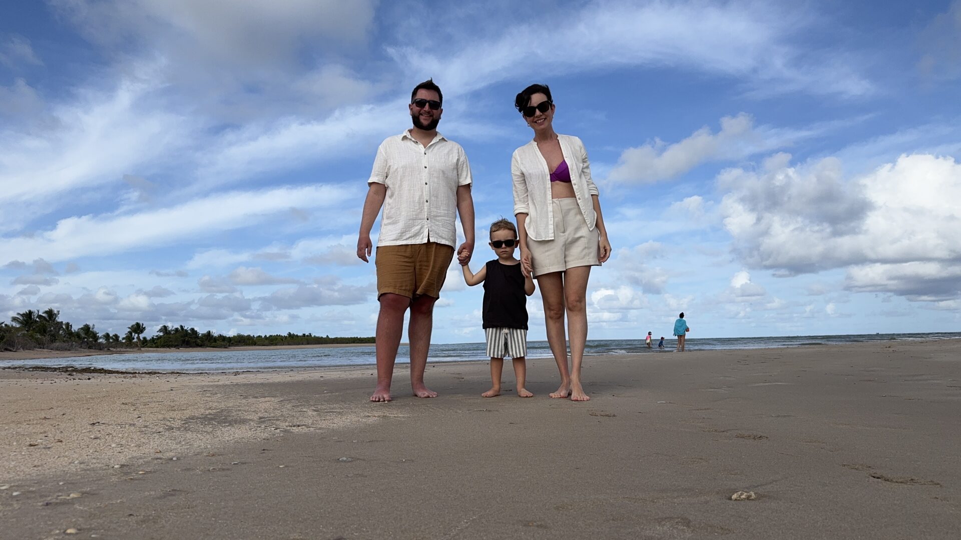 Família na Praia Porto da Rua em frente ao Angá Hotel em São Miguel dos Milagres