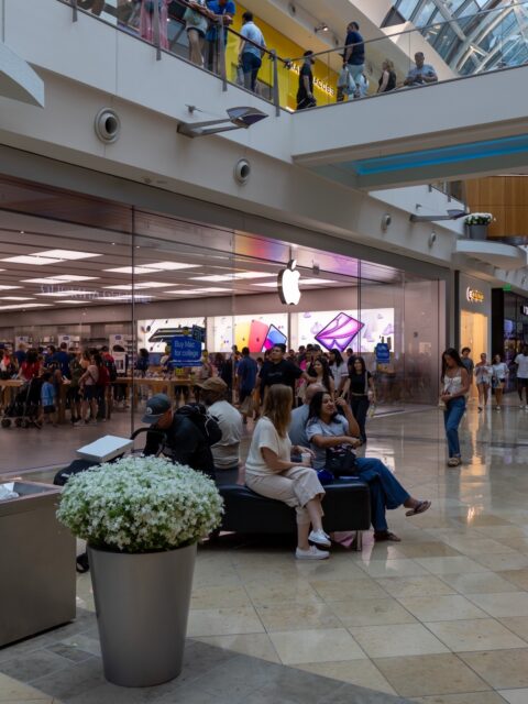 Fachada da Apple Store dentro do The Mall at Millenia, em Orlando