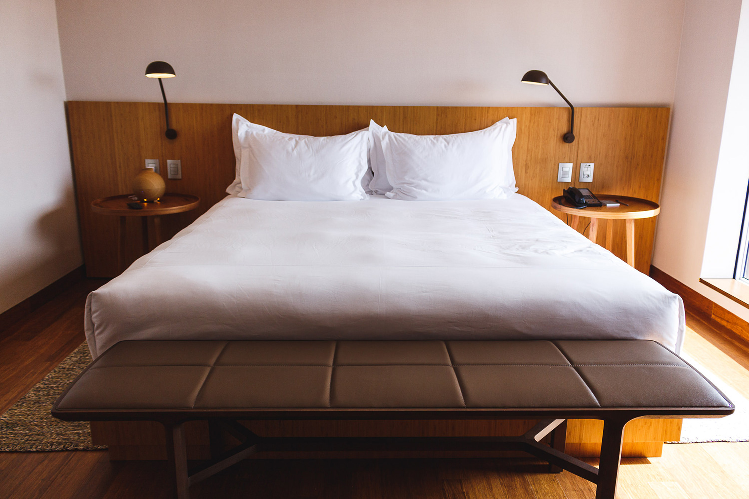 Cama king size do quarto B Superior do B Hotel Brasília