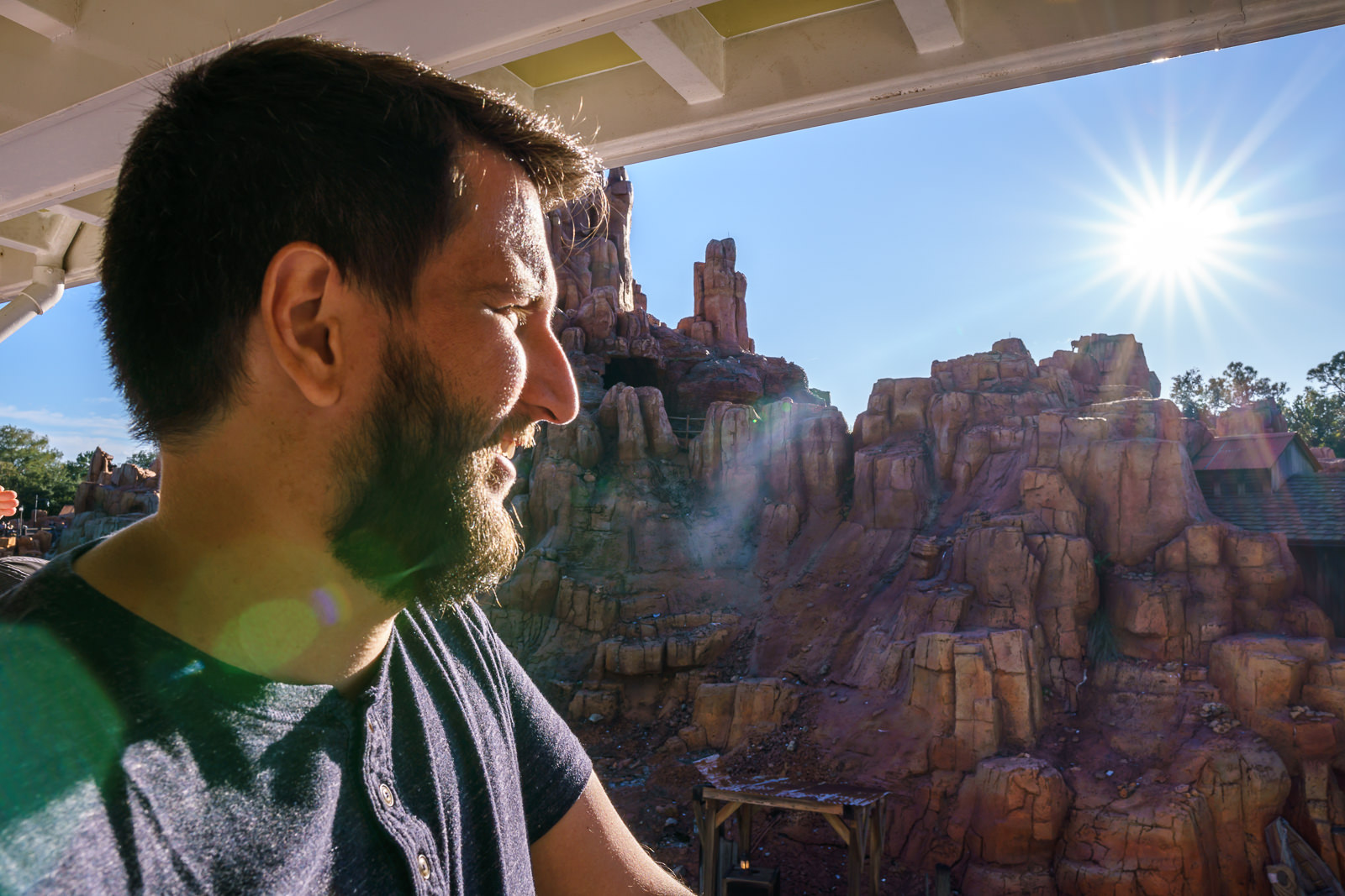 Formações rochosas da Big Thunder Mountain na Frontierland