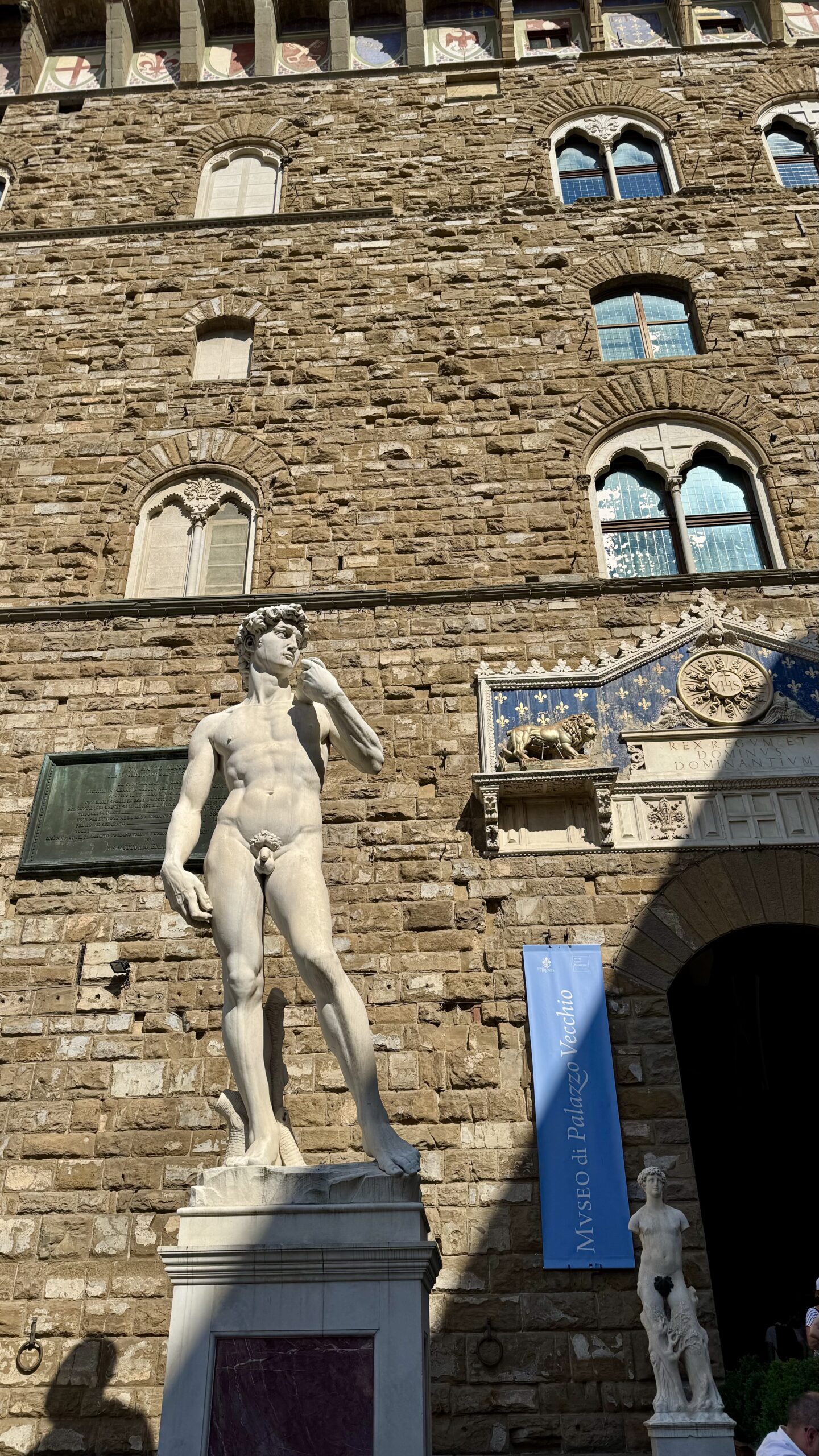Réplica em mármore do Davi de Michelangelo na Piazza della Signoria, em frente ao Palazzo Vecchio