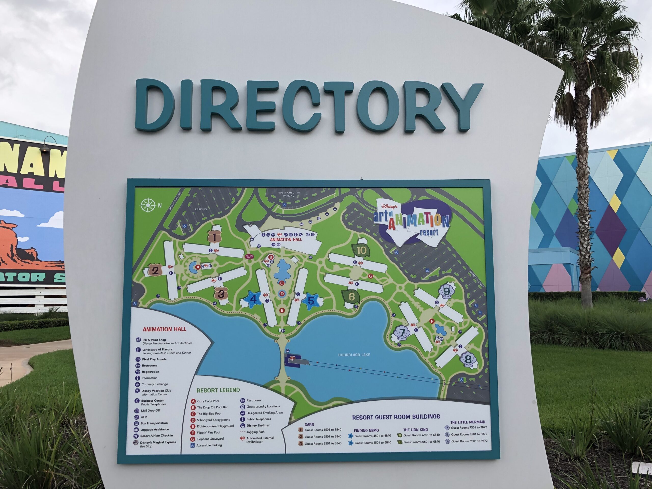 Diretorio do resort Art of Animation com indicacao de Mail Drop Off
