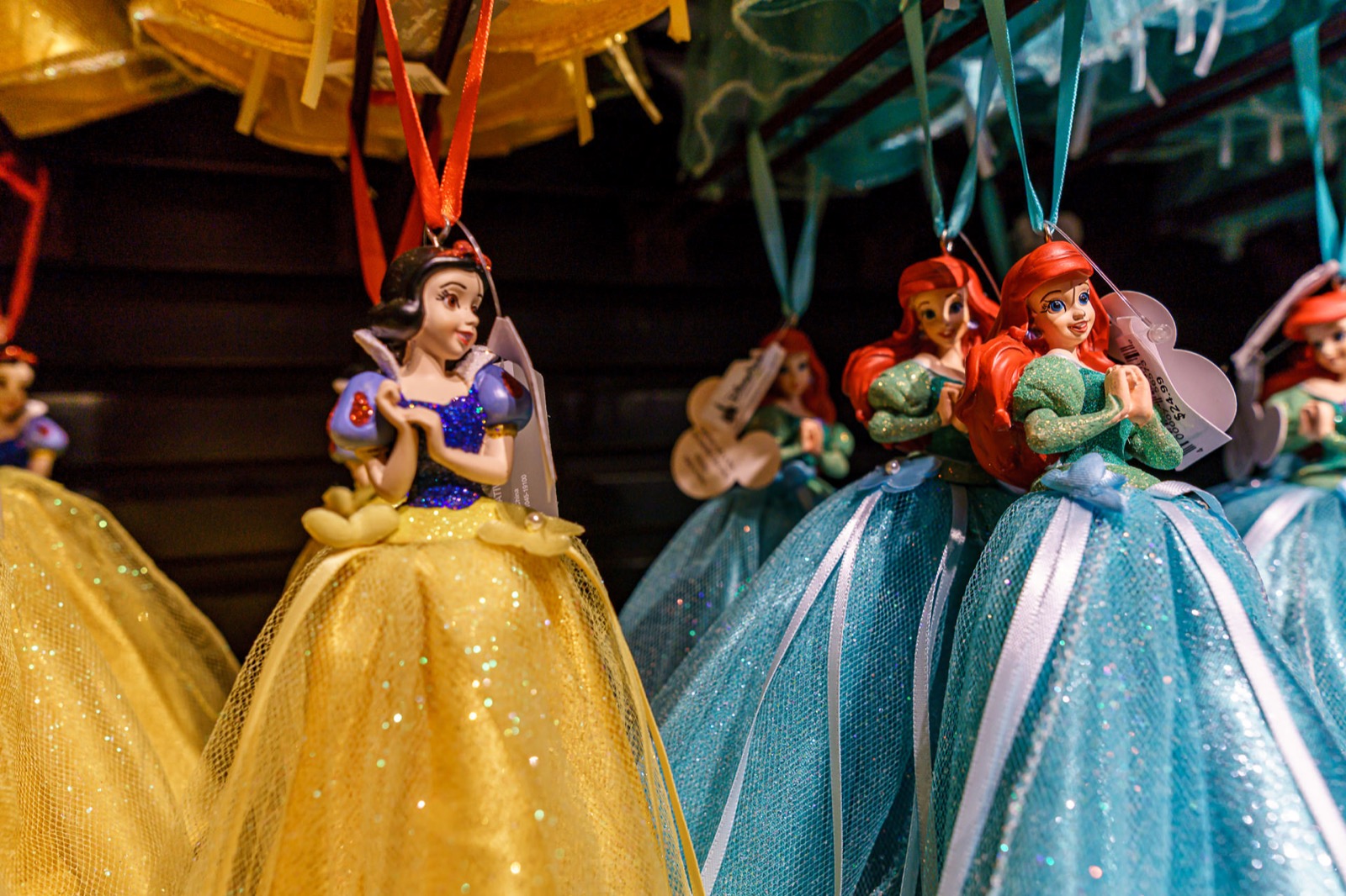 Enfeites das princesas Disney em loja de Disney Springs