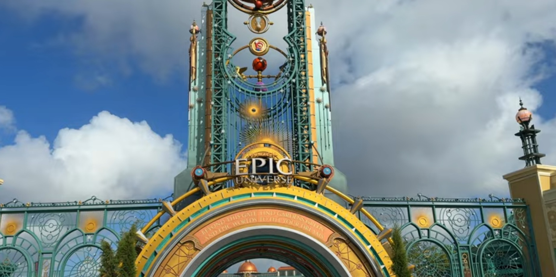 Portal de entrada do parque Epic Universe da Universal em Orlando