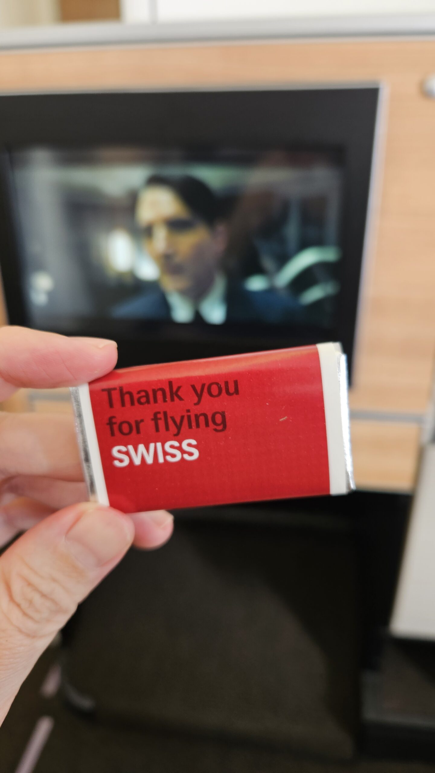 Chocolate de cortesia da Swiss com a mensagem Thank You for Flying Swiss