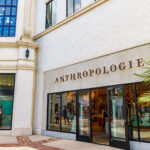Fachada da loja Anthropologie dentro do The Mall at Millenia, em Orlando