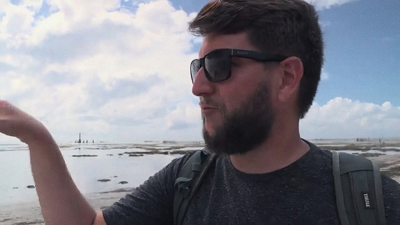 Cena do nosso video no Farol da Ponta Verde em Maceio com a mare baixa