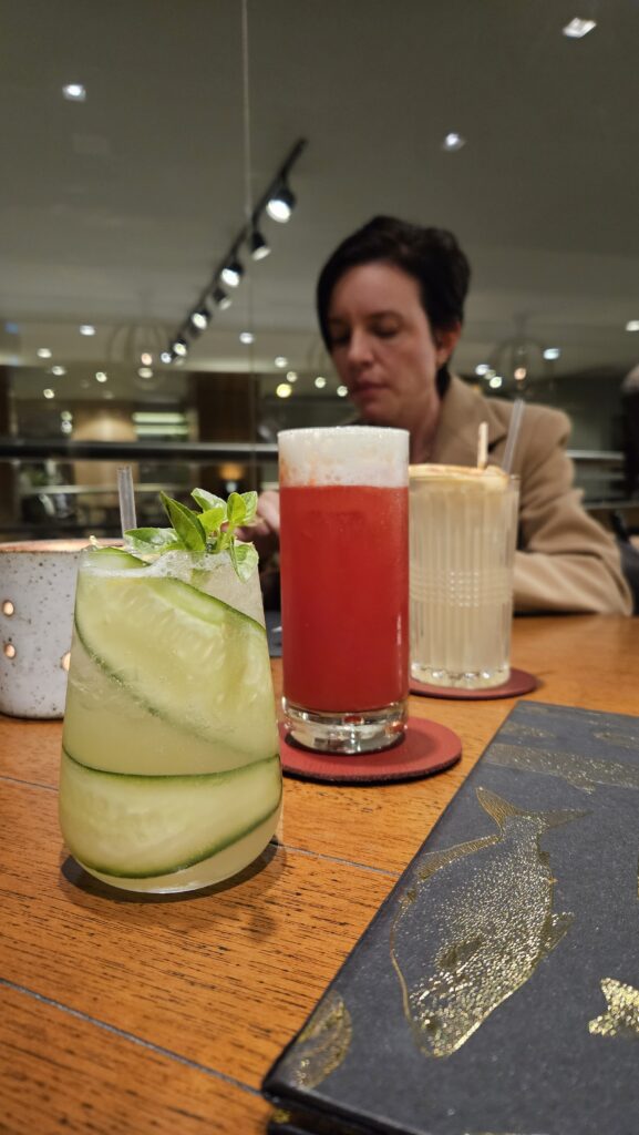 Três welcome drinks sem alcool servidos no restaurante HAI YO, dentro do Grand Mercure Curitiba, beneficio do status Gold da ALL
