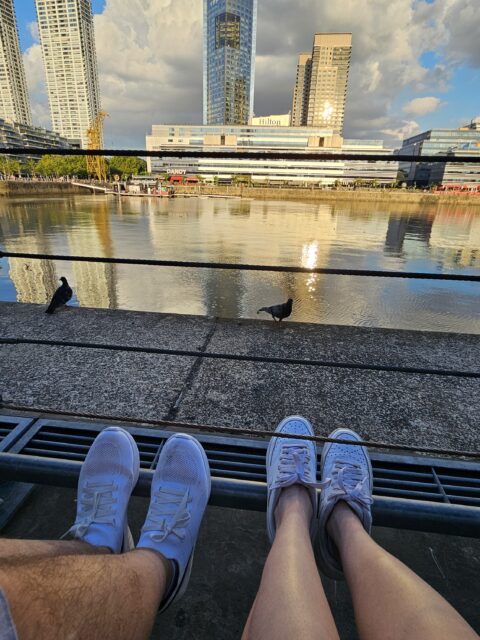 Vista do Hilton Puerto Madero à beira do rio em Buenos Aires