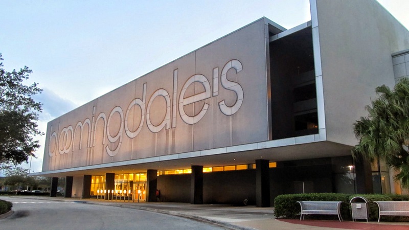 Fachada da loja Bloomingdale's, uma das lojas âncora do The Mall at Millenia, em Orlando