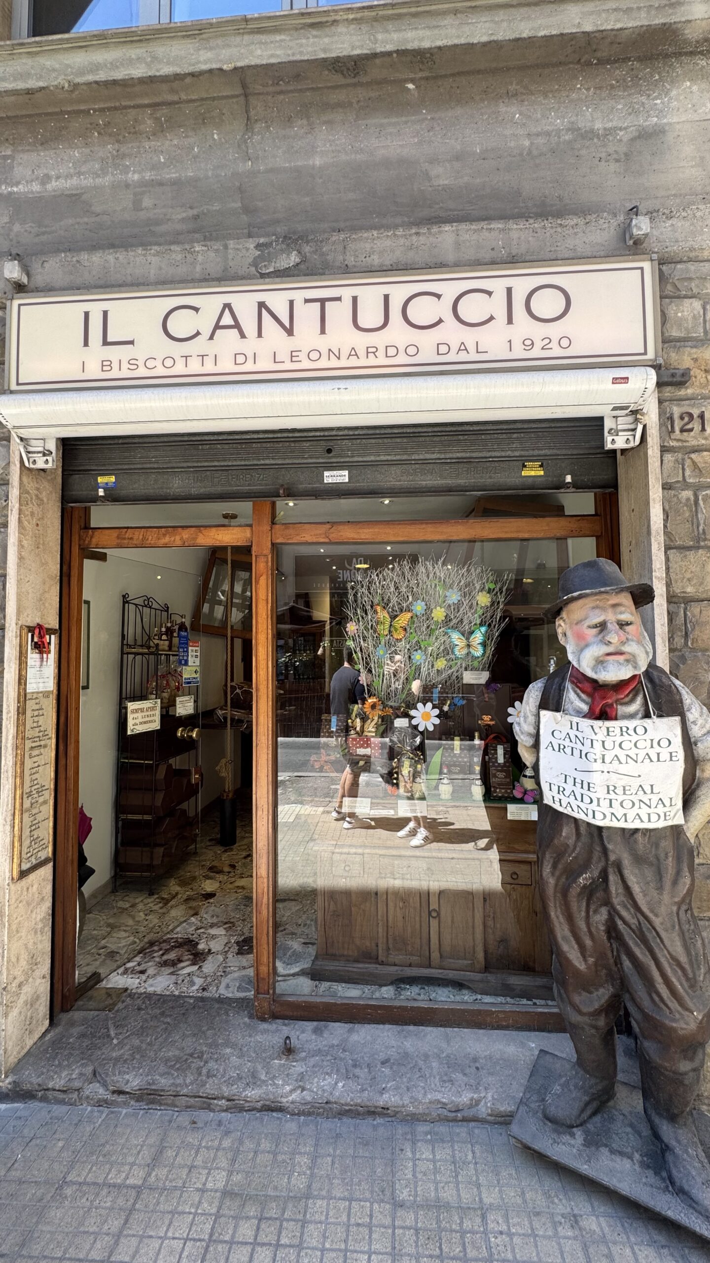 Fachada da loja Il Cantuccio, especializada em biscotti artesanais desde 1920, em Florença