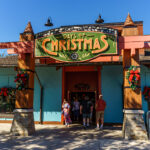 Fachada de loja em Disney Springs em Orlando, ponto comum de compras e pagamentos durante a viagem