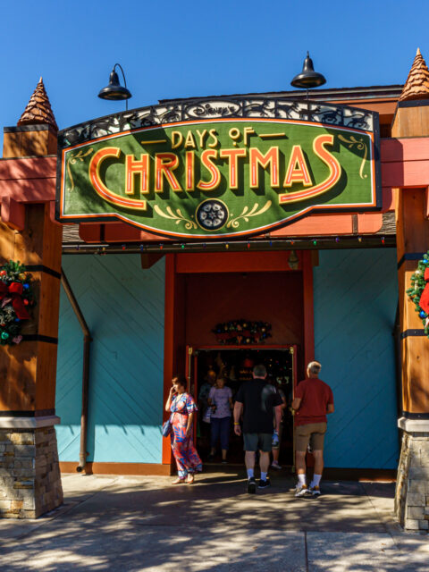 Fachada de loja em Disney Springs em Orlando, ponto comum de compras e pagamentos durante a viagem