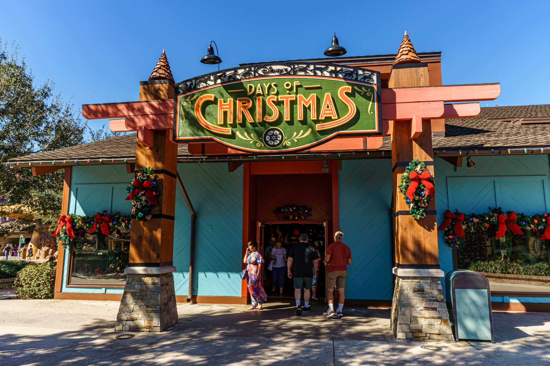Fachada de loja em Disney Springs em Orlando, ponto comum de compras e pagamentos durante a viagem