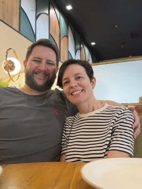 Casal no restaurante do Meliá Brasil 21 em Brasília