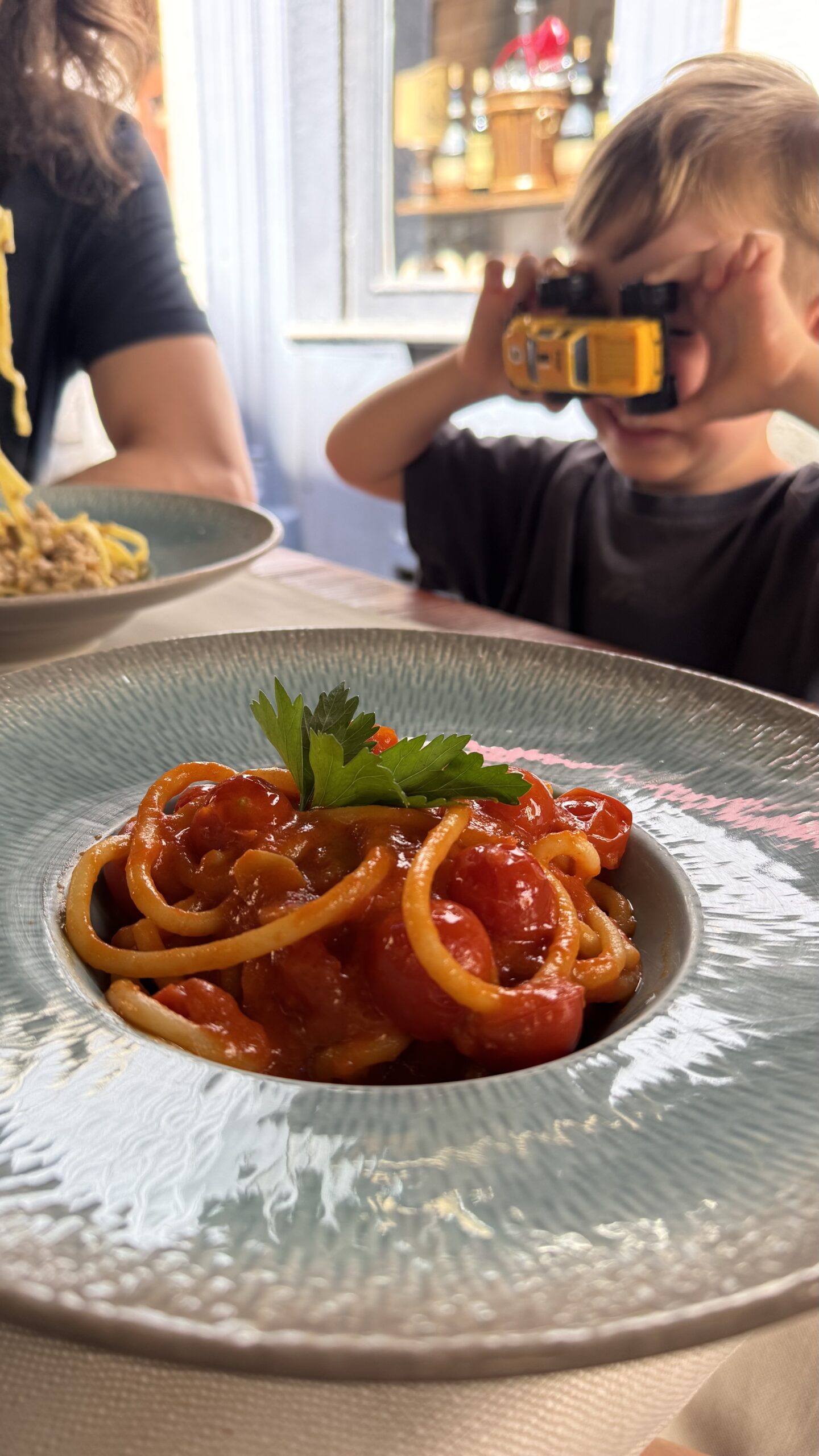 Prato de Pasta all'Aglione com molho de tomate e alho servido em uma trattoria de Florença