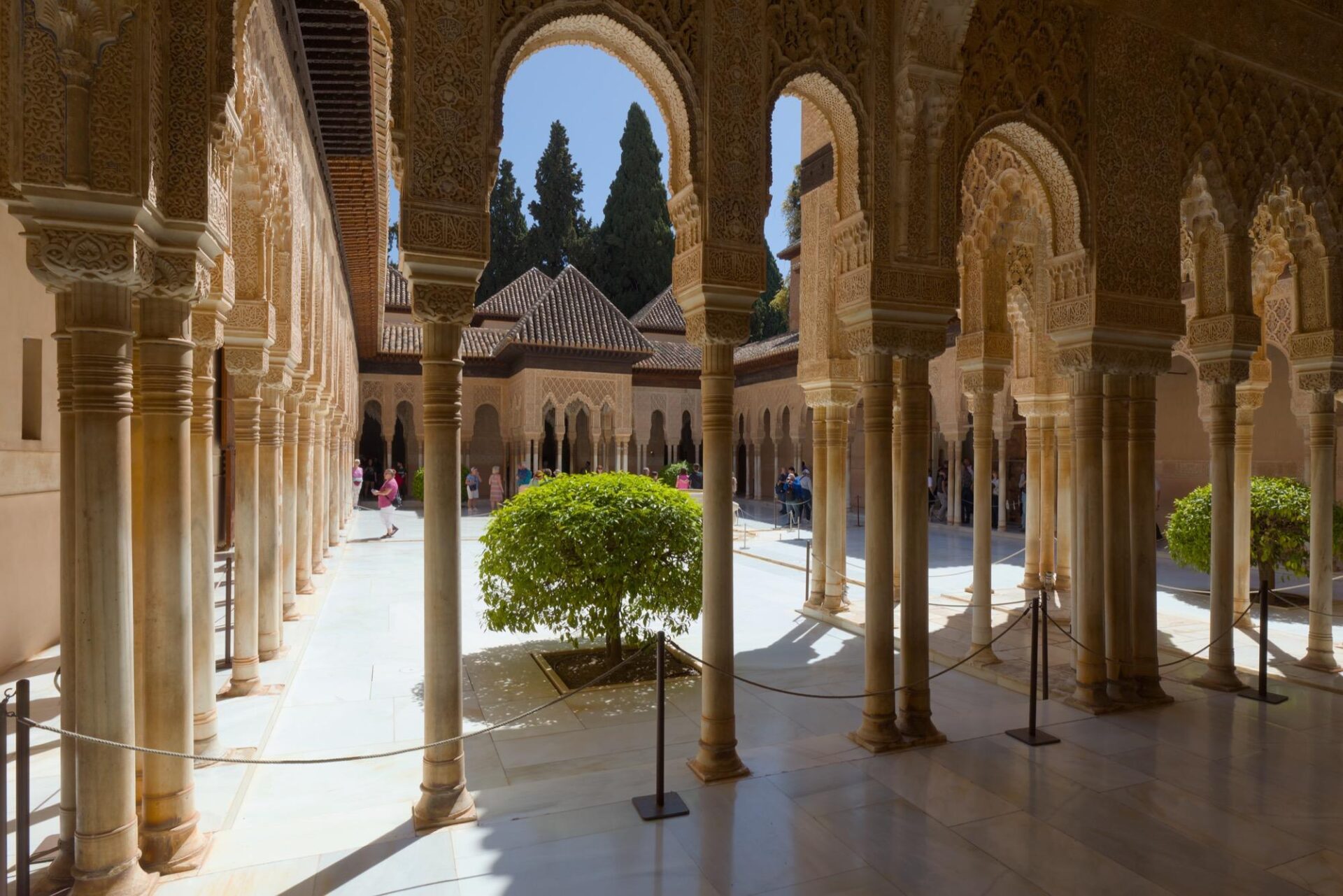 O Patio de los Leones, nos Palácios Nazaríes da Alhambra