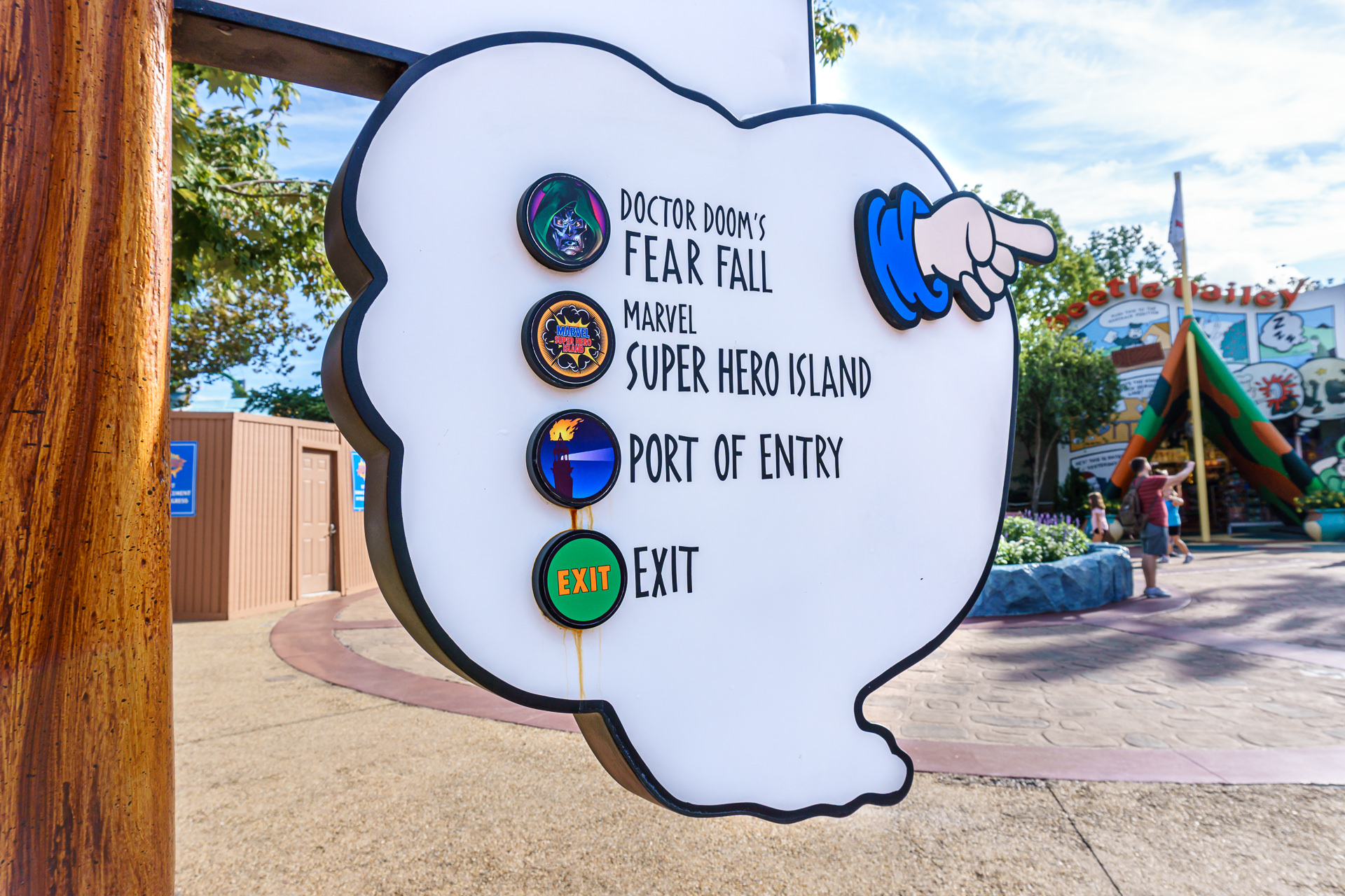 Placa de sinalizacao da Marvel Super Hero Island no Islands of Adventure