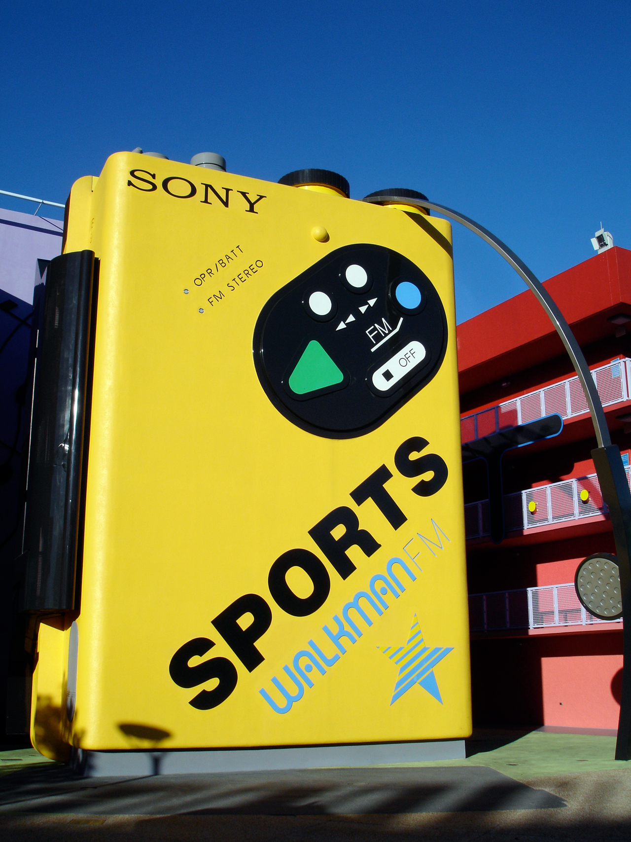 Walkman gigante, ícone decorativo dos anos 1980 no Disney's Pop Century Resort