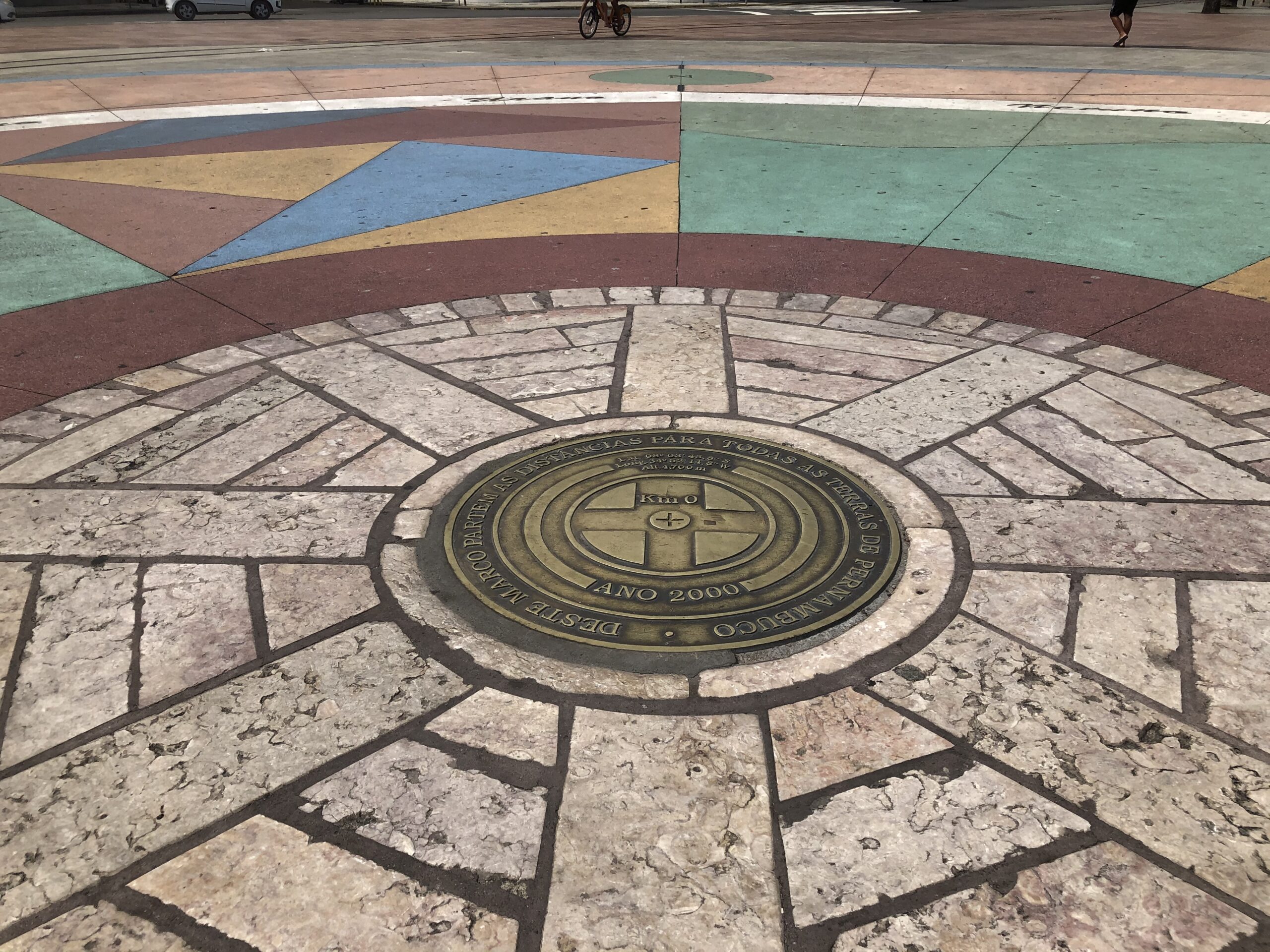 Marco Zero de Recife, placa histórica de bronze cravada no chão do Marco Zero