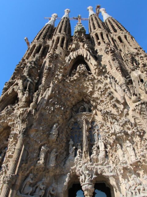 Fachada da Sagrada Família em Barcelona