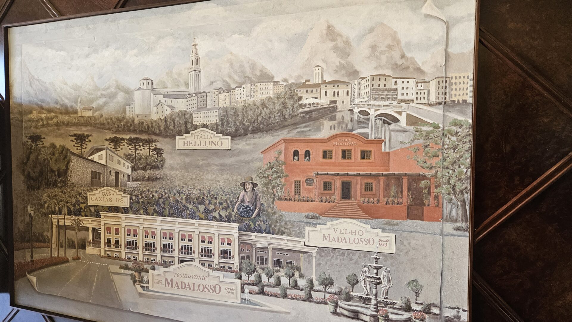 Pintura na parede do restaurante Madalosso contando a historia da familia italiana em Santa Felicidade, Curitiba, desde 1970