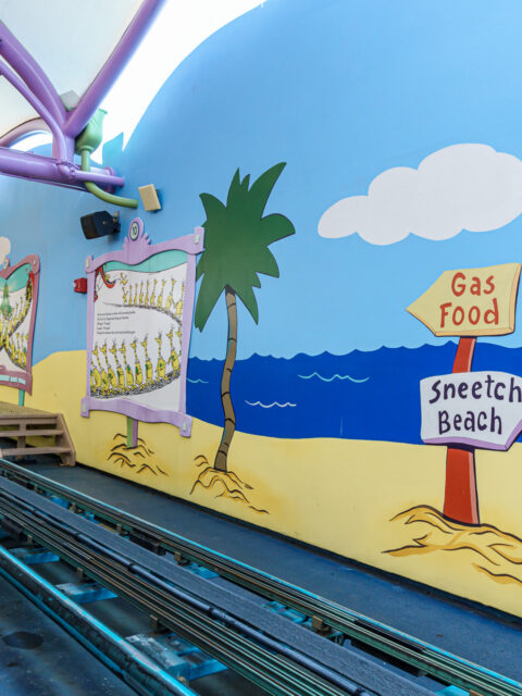 Area tematica Seuss Landing com trenzinho no parque Islands of Adventure da Universal em Orlando