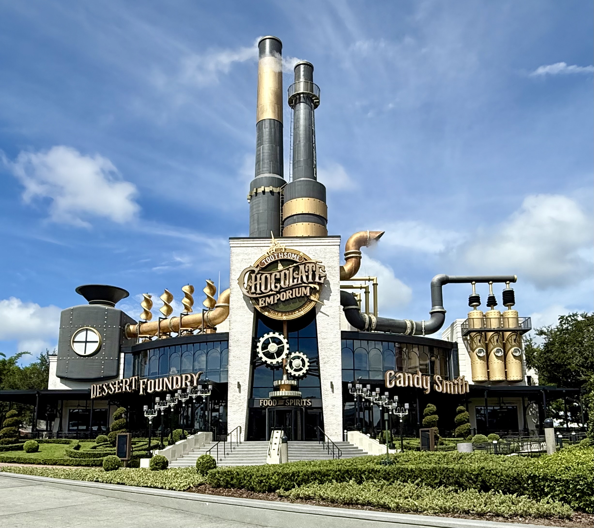 Fachada diurna do Toothsome Chocolate Emporium no CityWalk da Universal Orlando