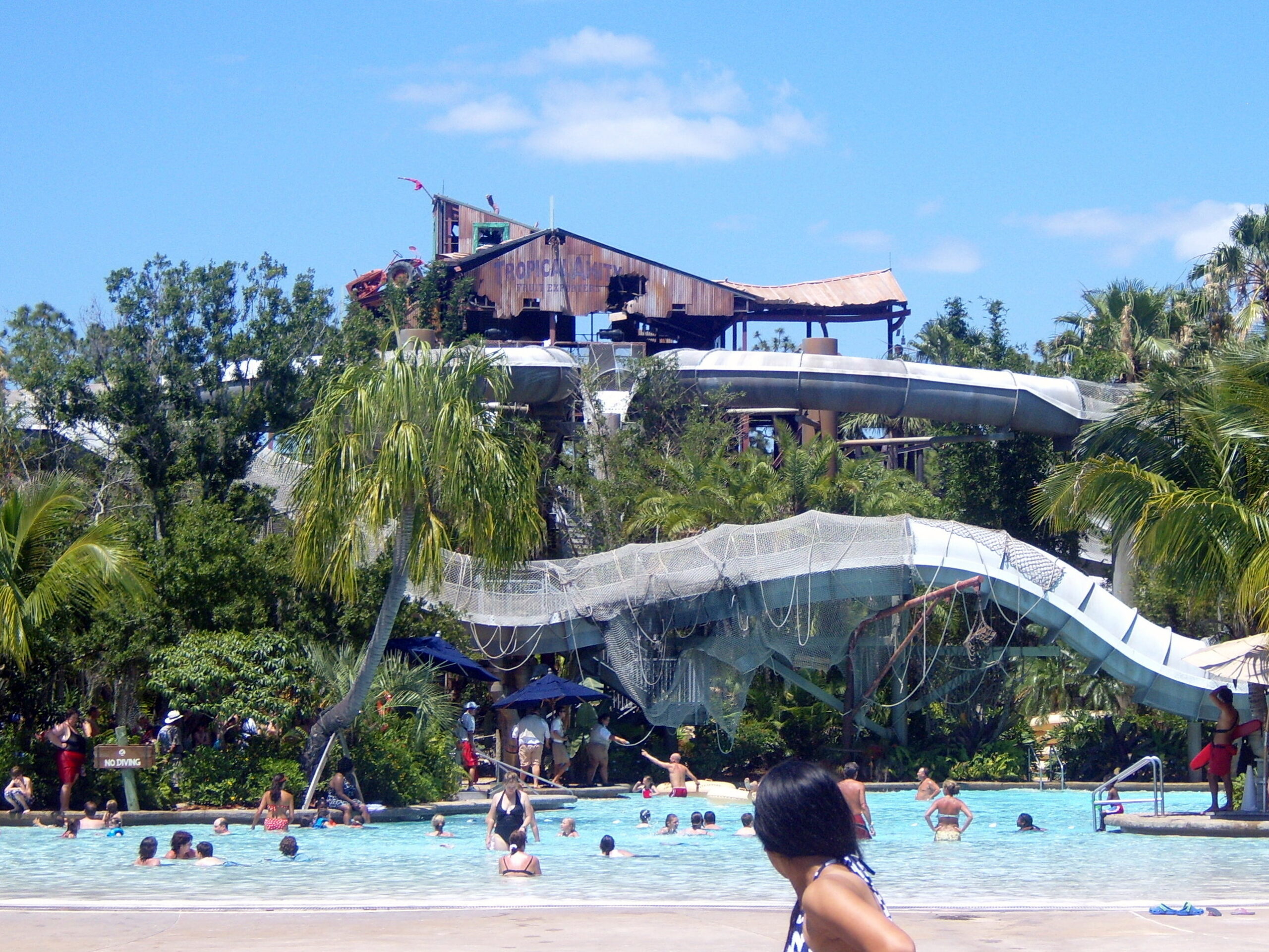 Vista do Crush 'n' Gusher, o toboágua-montanha-russa aquático do Typhoon Lagoon