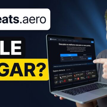 Homem apontando para um notebook com o site Seats.aero aberto, ao lado da pergunta Vale Pagar?